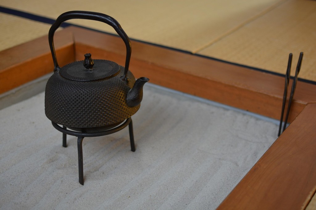 畳と鉄瓶の画像
